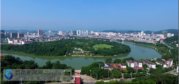 半城绿树半城楼