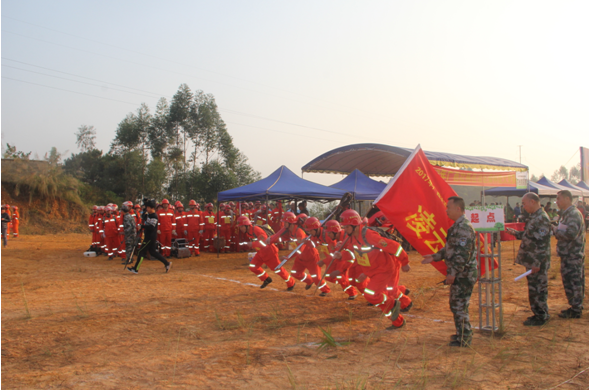 13支森林消防队开展3公里武装越野竞赛